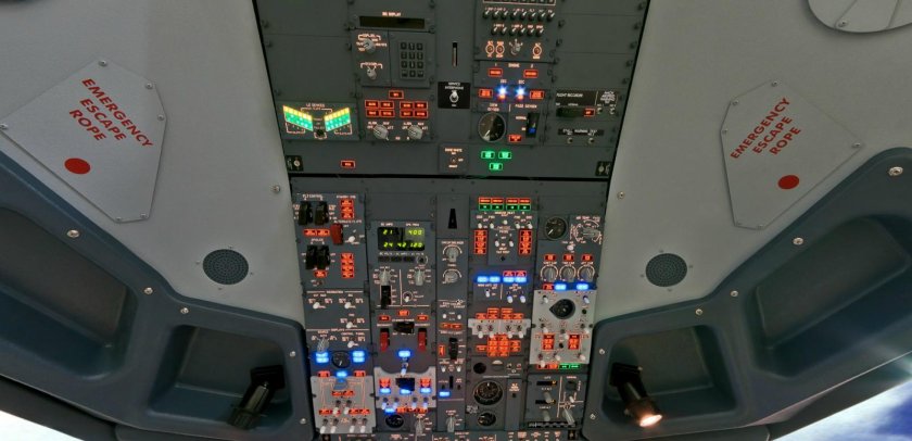 Кабина Боинг 737-800