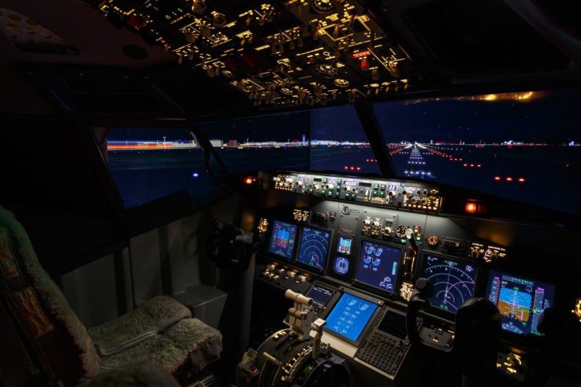 Кабина Боинг 737-800