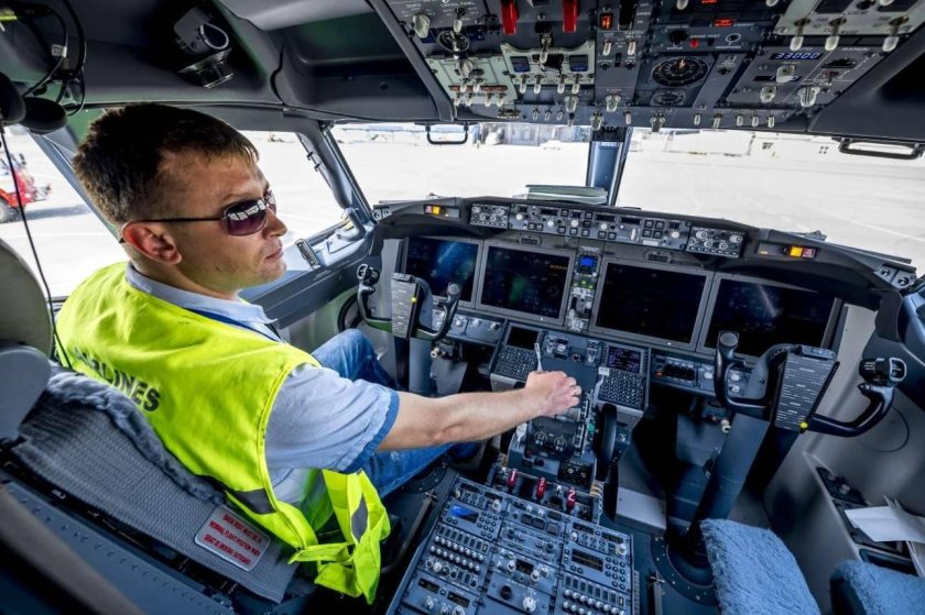 Боинг 737 кабина