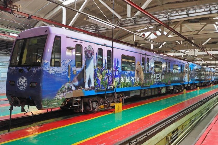 Поезд метро Яуза