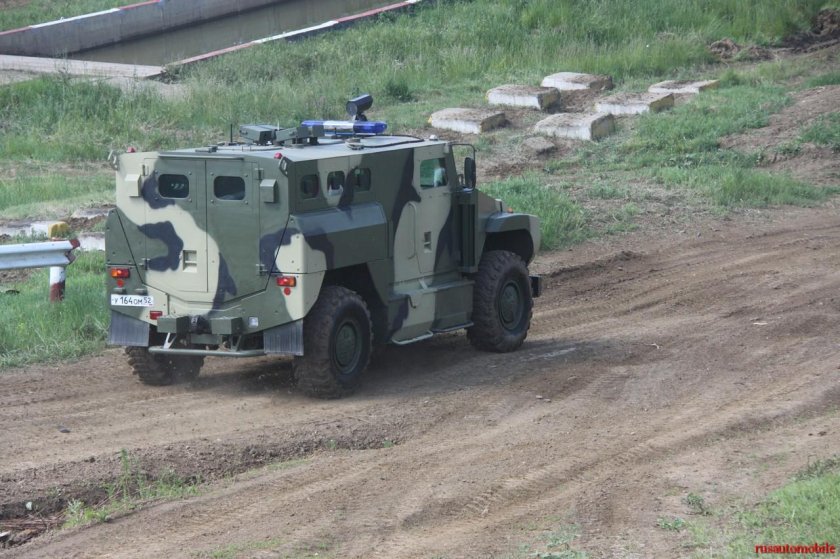 Бронеавтомобиль ВПК-3924 СПМ-3 медведь