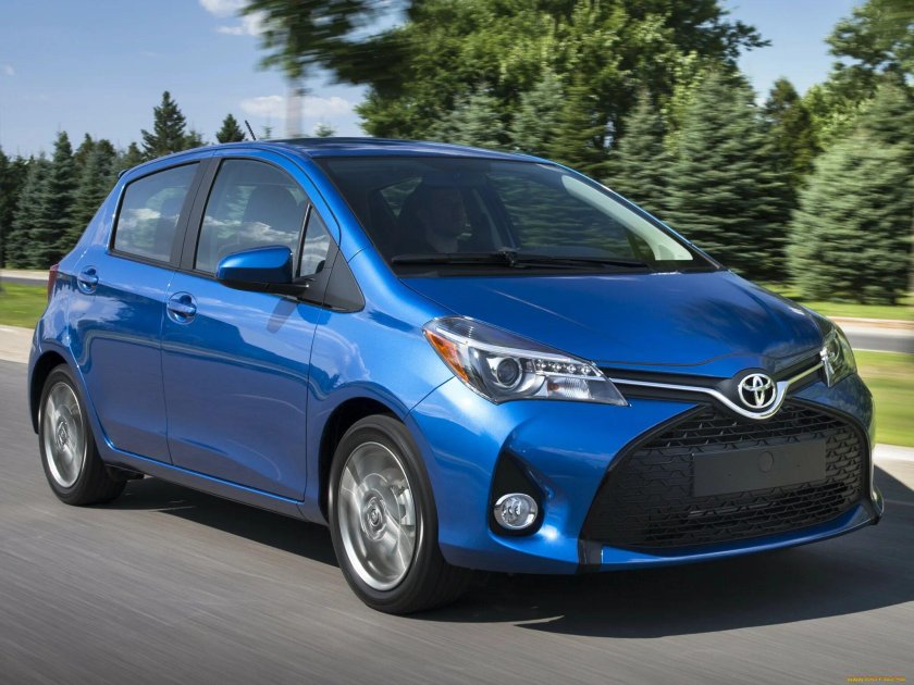 Тойота Ярис 2015