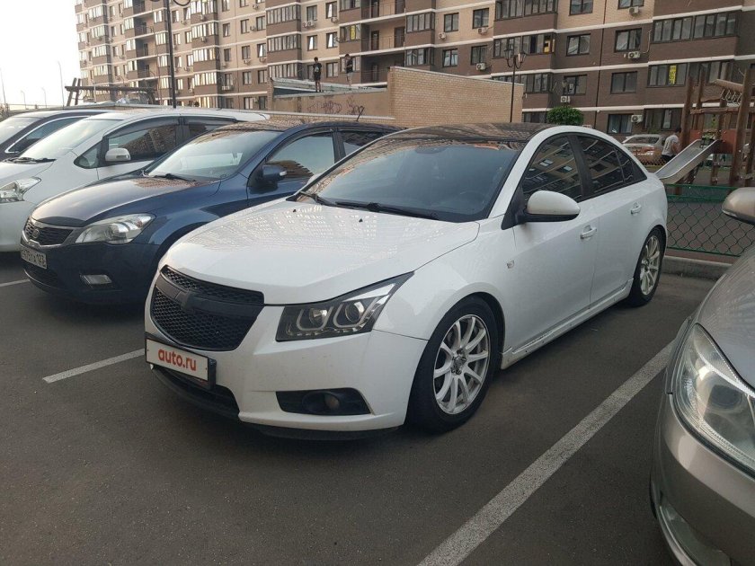 Шевроле круз 2011 белая
