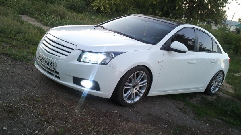 Шевроле Круз белый тюн