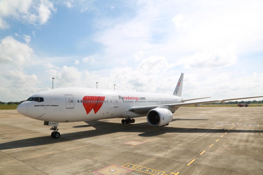 Боинг 777 Red Wings