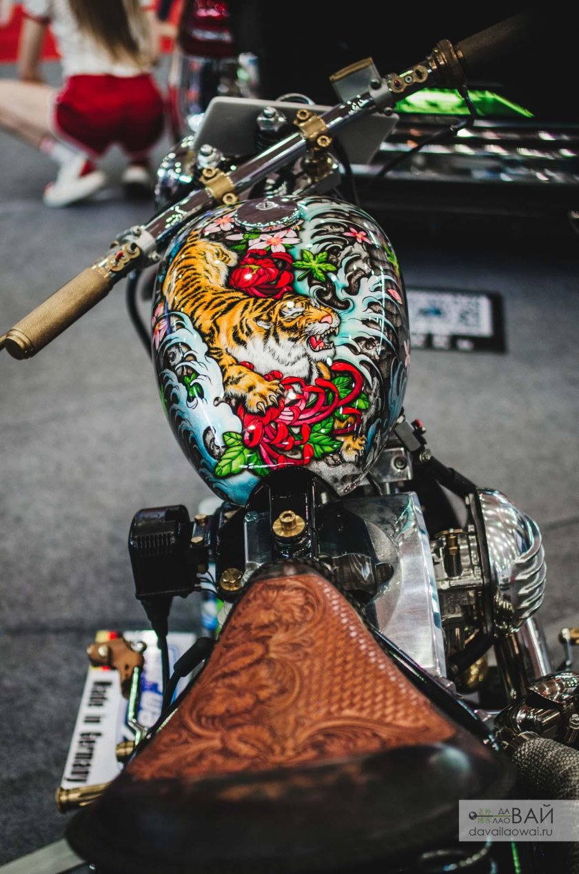 Крутые красивые китайцы на выставку ВК