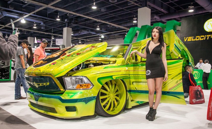 Выставка автомобилей