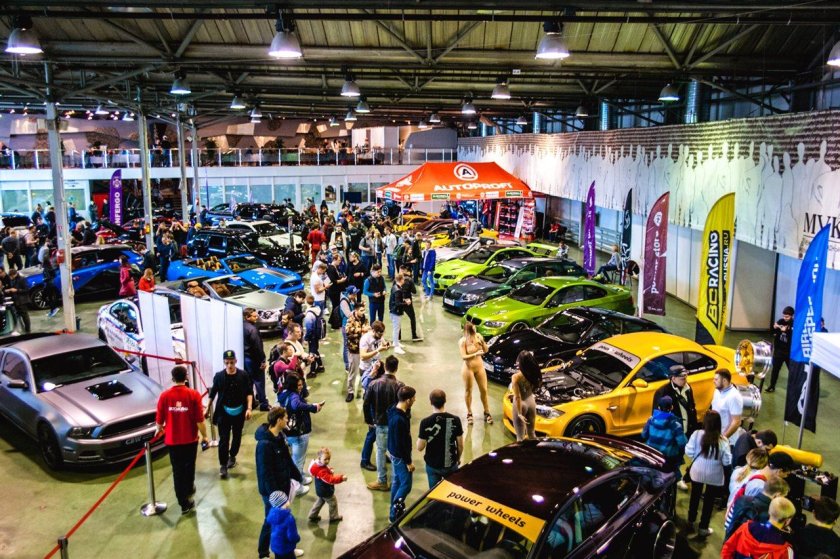 Автомобильная выставка