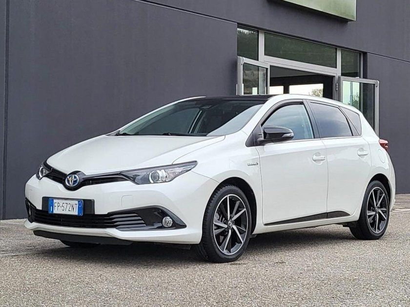 Toyota auris 2014 хэтчбек