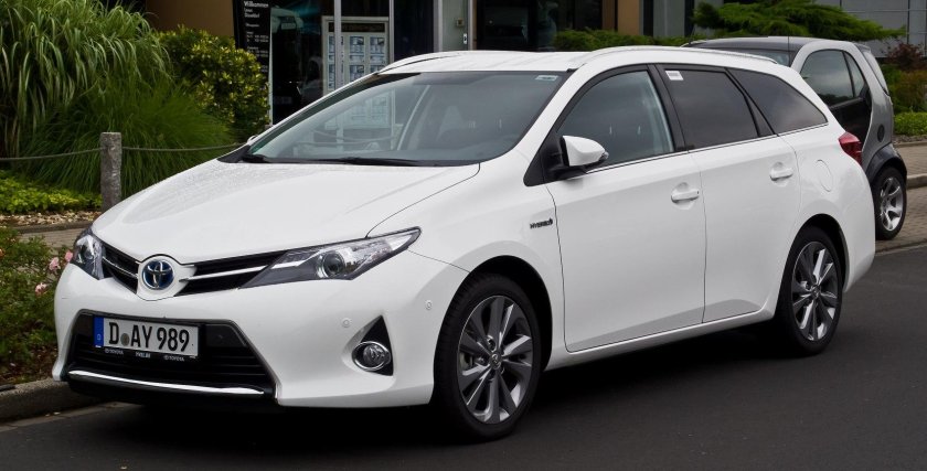 Toyota auris touring sports