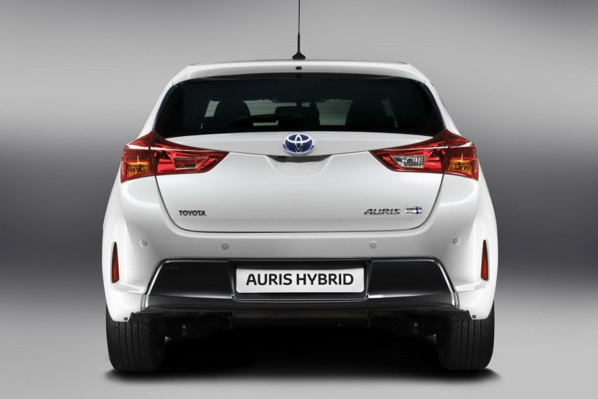 Toyota auris hybrid 2013