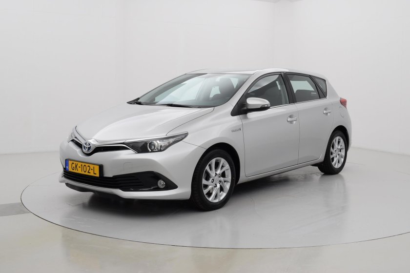 Тойота аурис 2013 хэтчбек