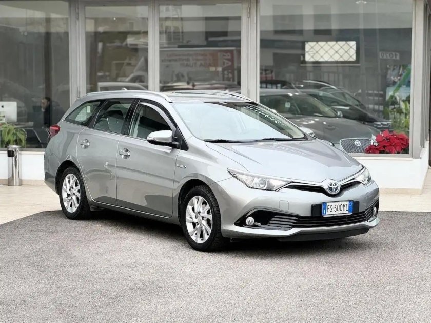 Toyota auris 2017 универсал