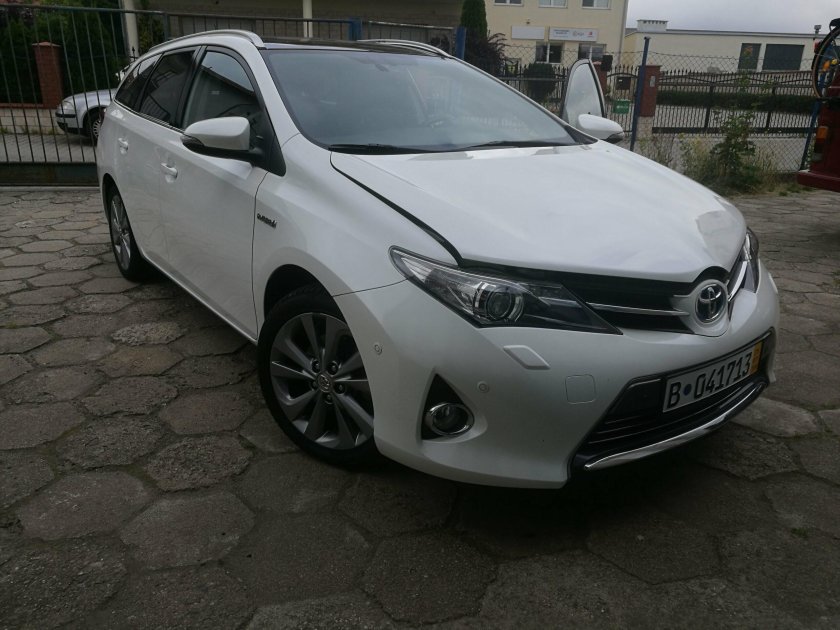 Тойота аурис универсал