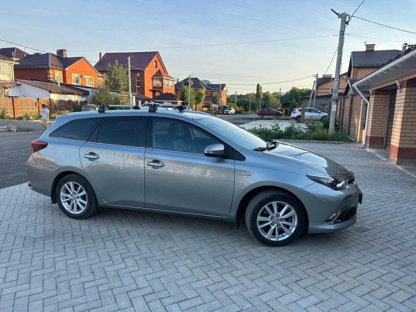 Тойота аурис универсал 2018