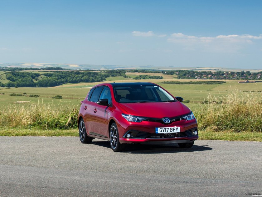 Тойота аурис гибрид 2017