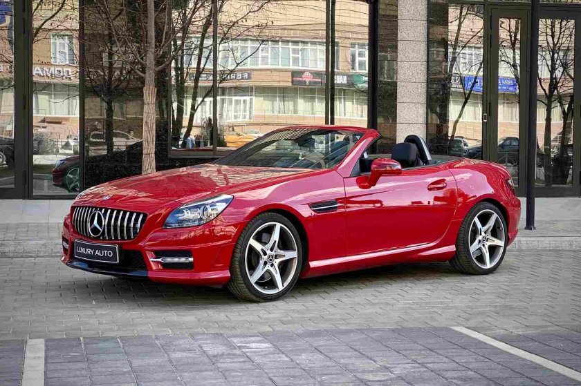 Красный мерседес кабриолет