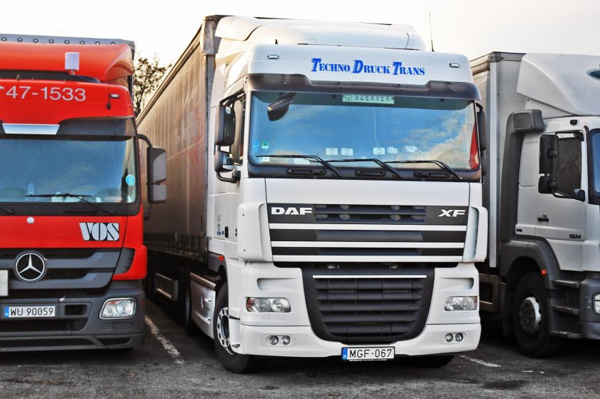 Грузовики фуры