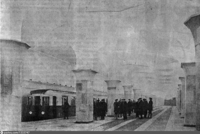 Станция метро «дворец советов» (ныне «Кропоткинская»)