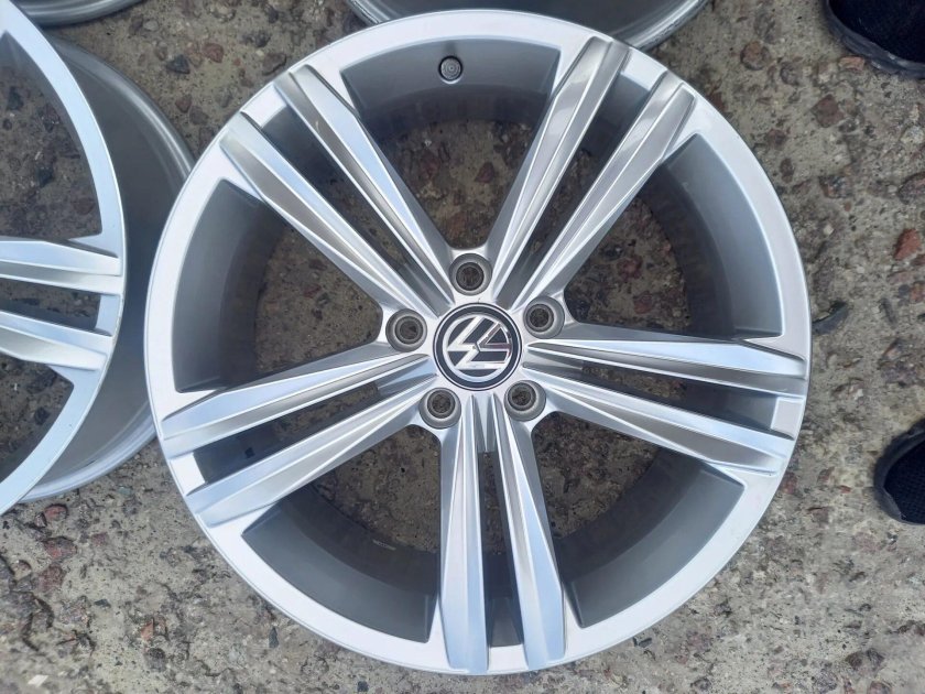 Диски Себринг Фольксваген r18