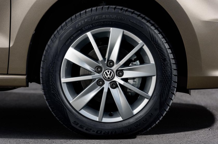 Легкосплавные колеса "Tosa" 6j x 15, шины 185/60 r15