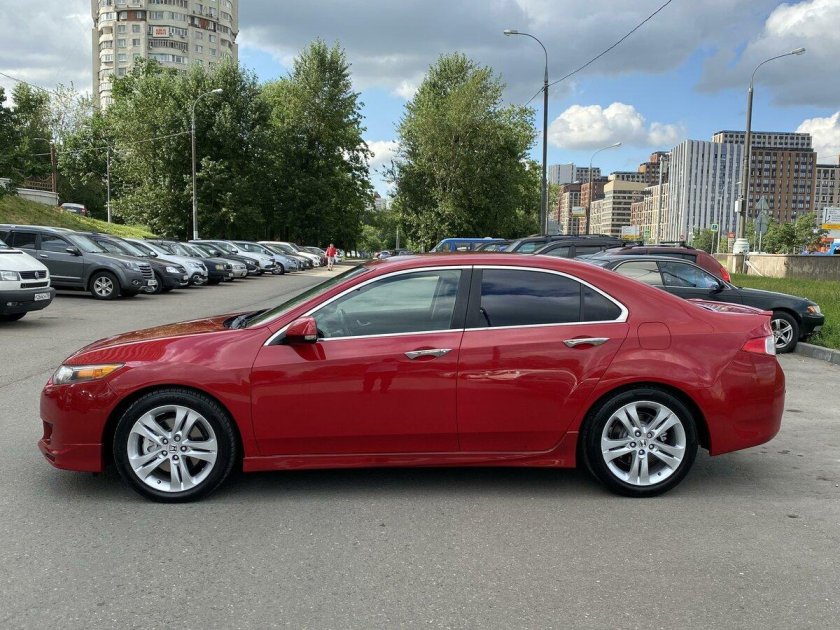 Honda Accord 8 Type s красный