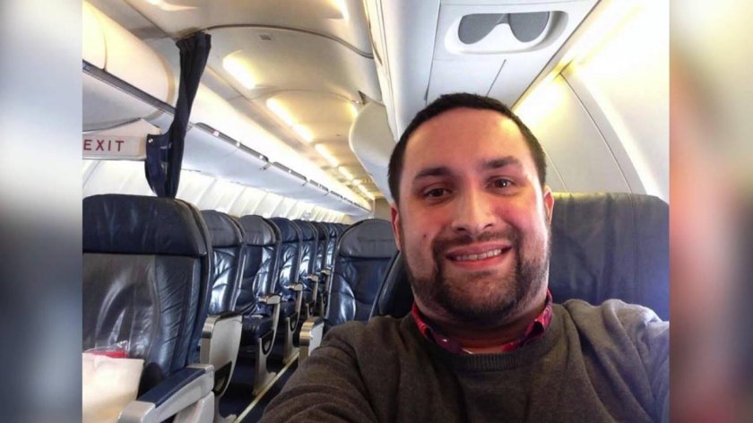 Мужчина в самолете