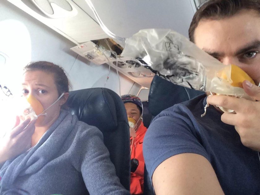 Кислородная маска в самолете