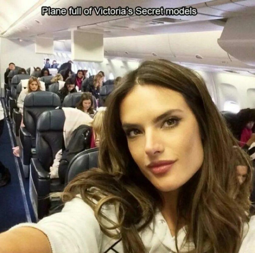 Девушка в самолете