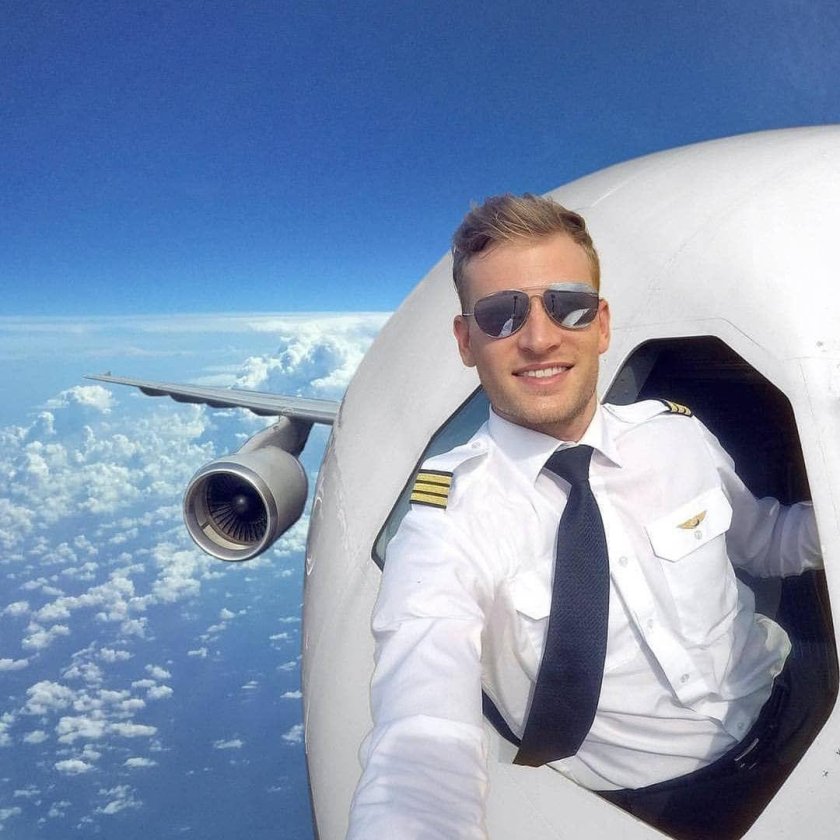 Пилот гражданской авиации