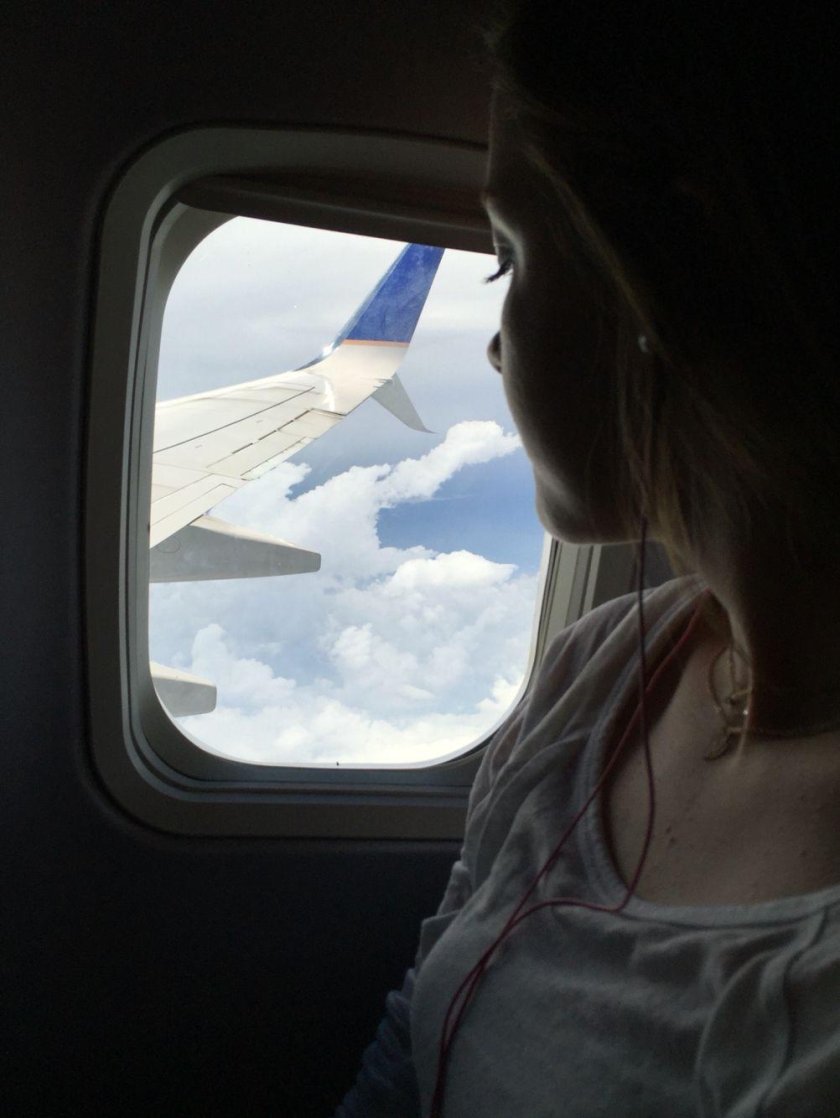 Девушка в самолете