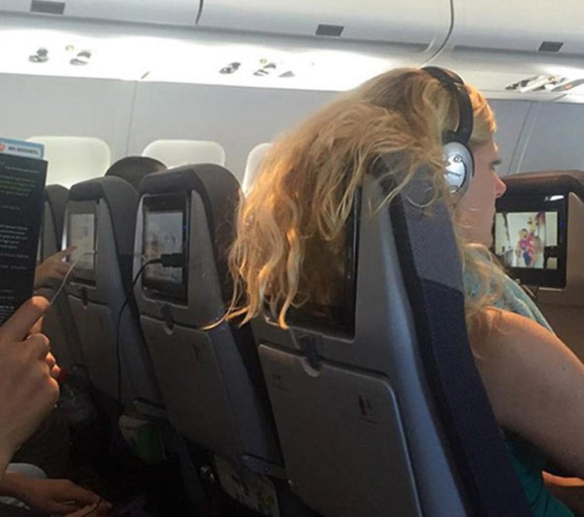 Волосы пассажирки в самолете