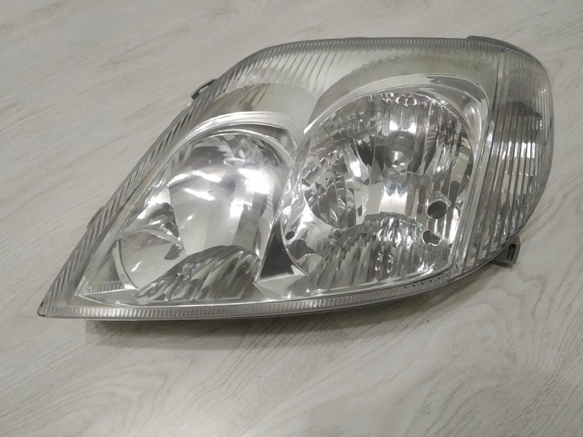 Фара Королла 120