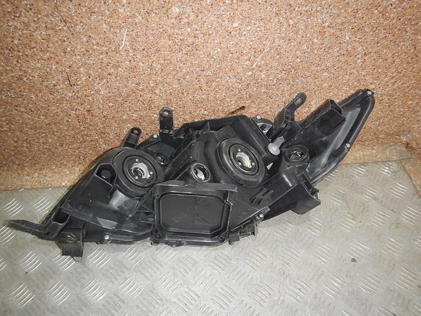 Фара тойота королла 150