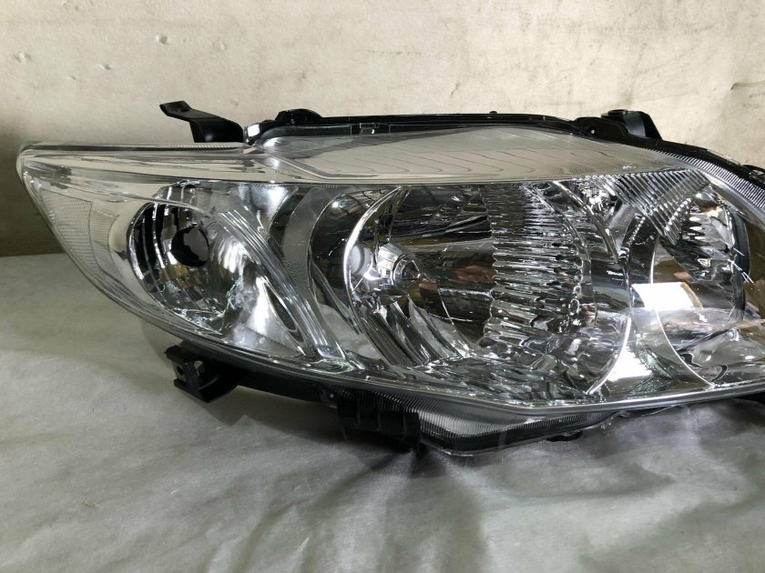 Фара левая для toyota corolla 150 рестайлинг