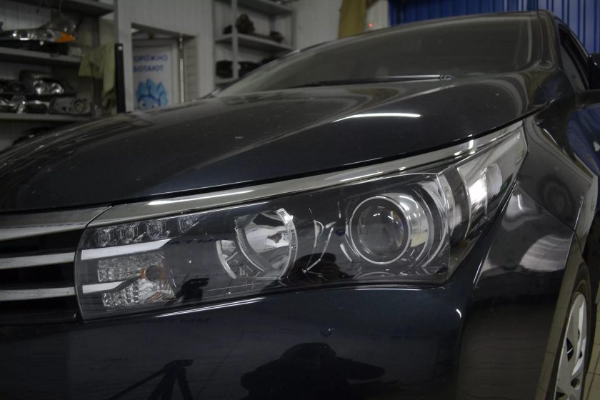 Фары на Тойота Королла 2014