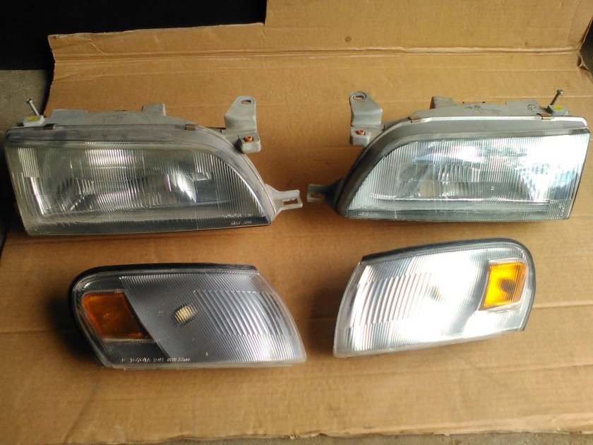 Фары Toyota Corolla ae100