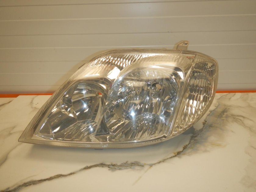 Фара правая тойота королла 120