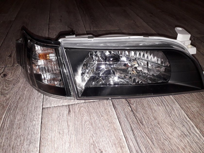 Фары Toyota Corolla 100