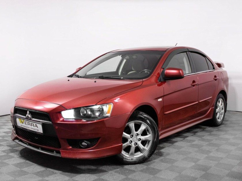 Митсубиси красная