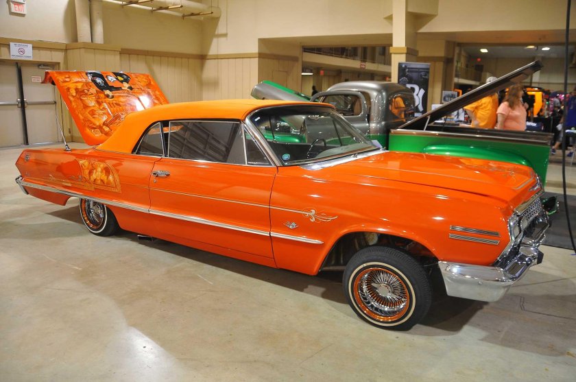 Оранжевый лоурайдер майор