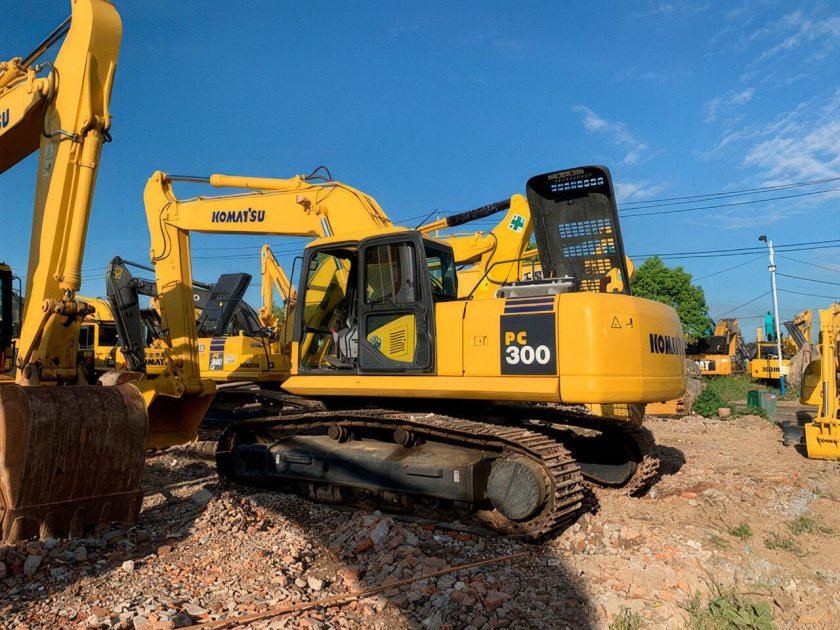 Komatsu pc 300