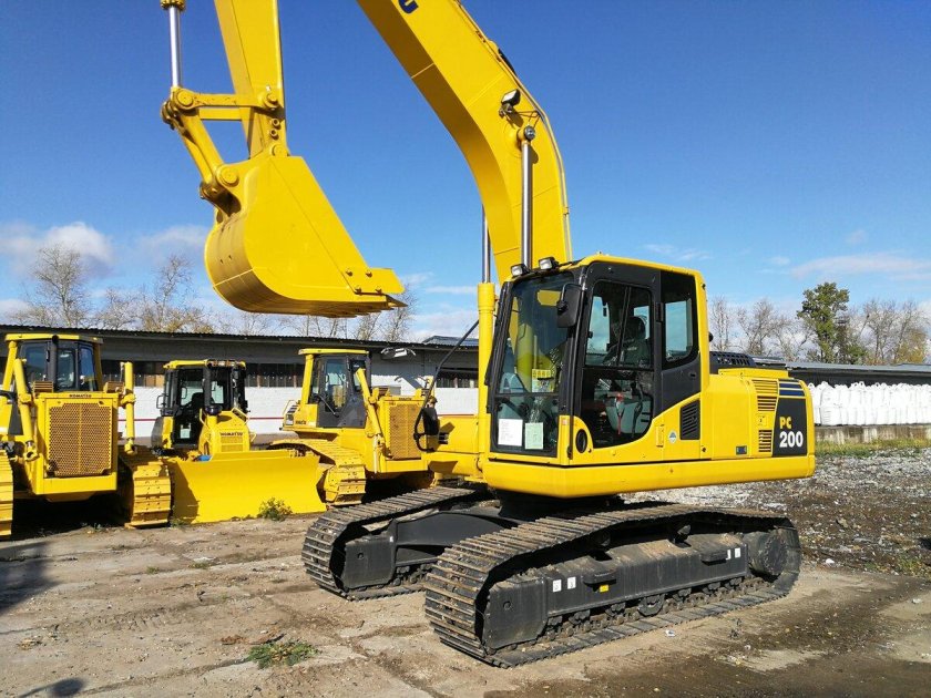 Экскаватор Коматсу pc200