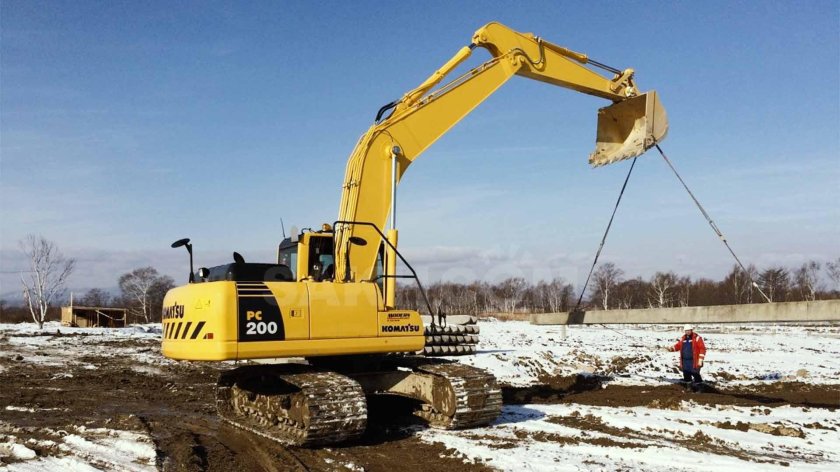 Гусеничный экскаватор Komatsu pc200