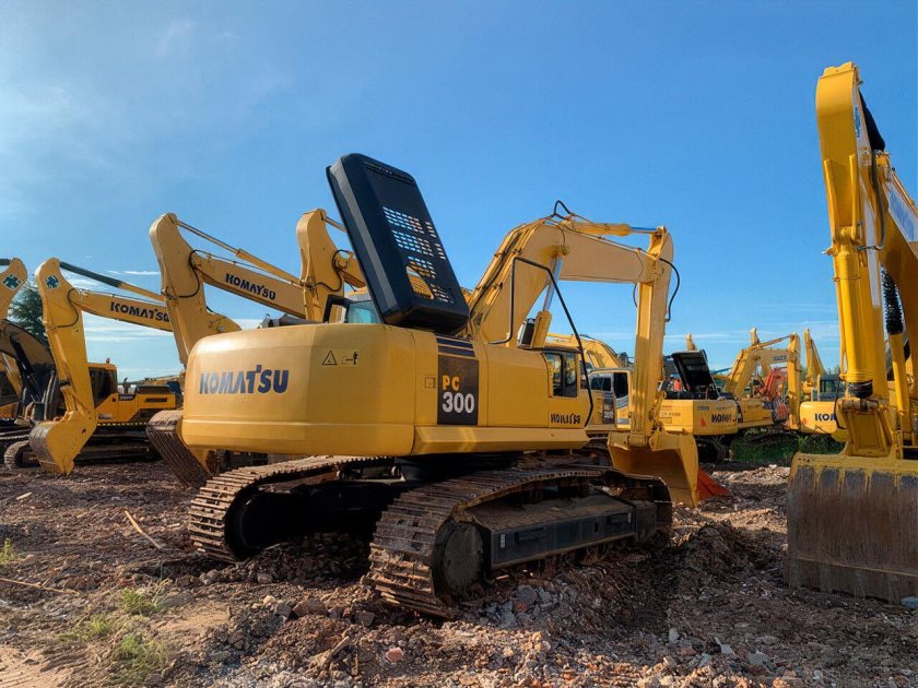 Экскаватор комацу