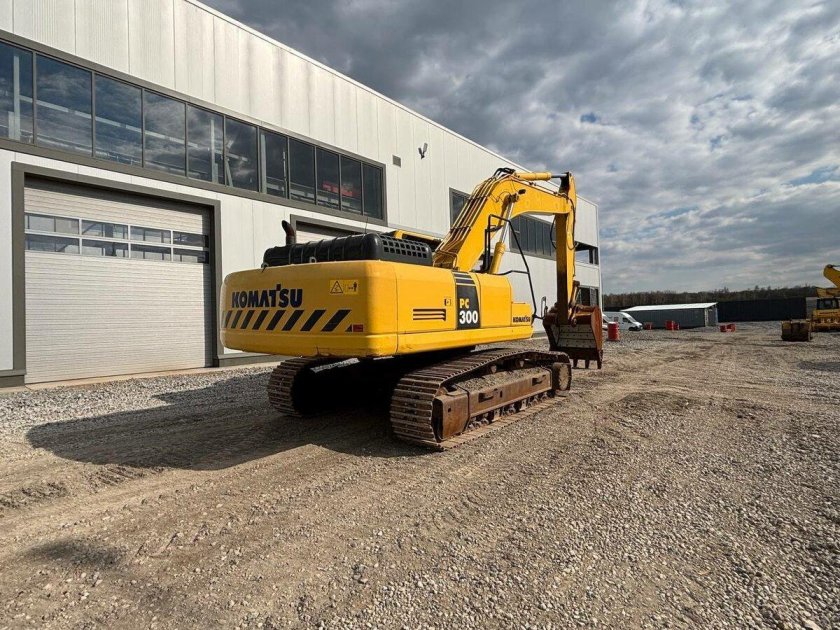 Экскаватор komatsu pc 300