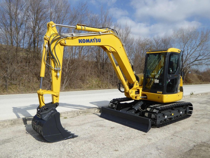 Мини экскаватор Коматсу