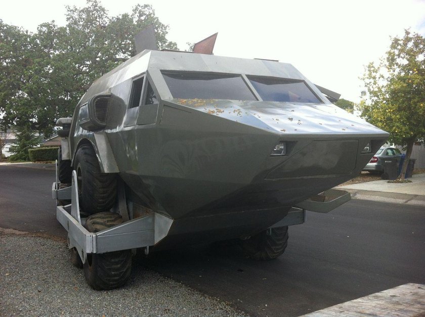 Броневик амфибия Landmaster