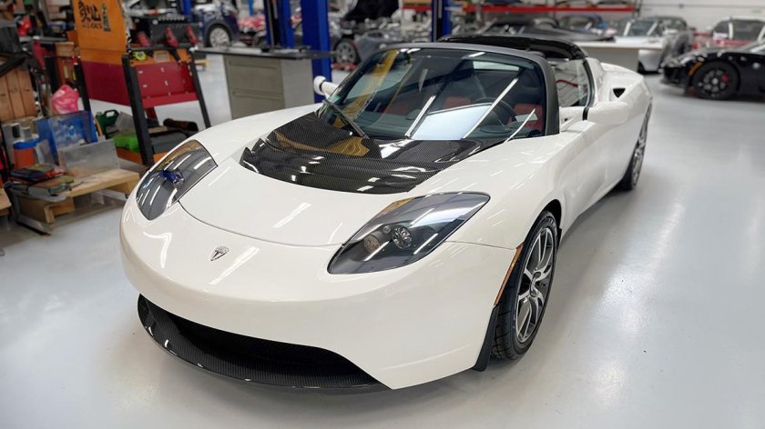 Tesla roadster 2012