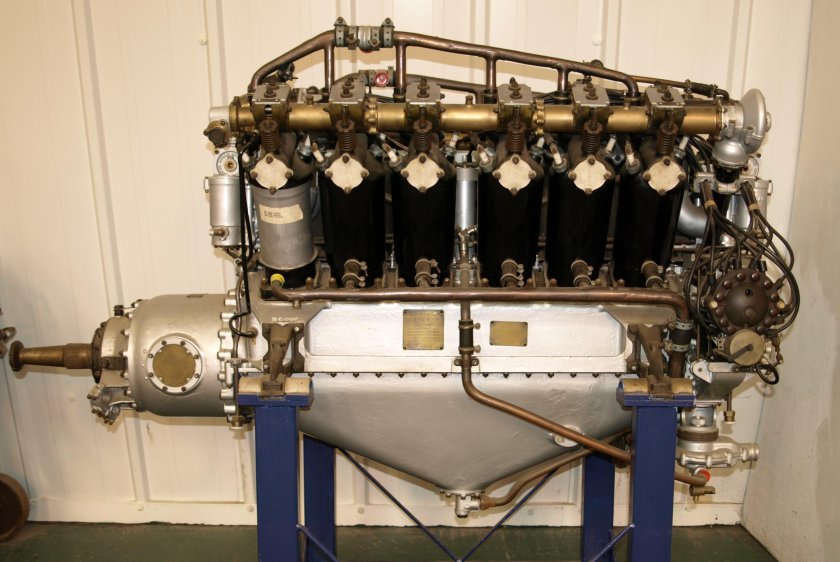 Двигателем Rolls-Royce Falcon III